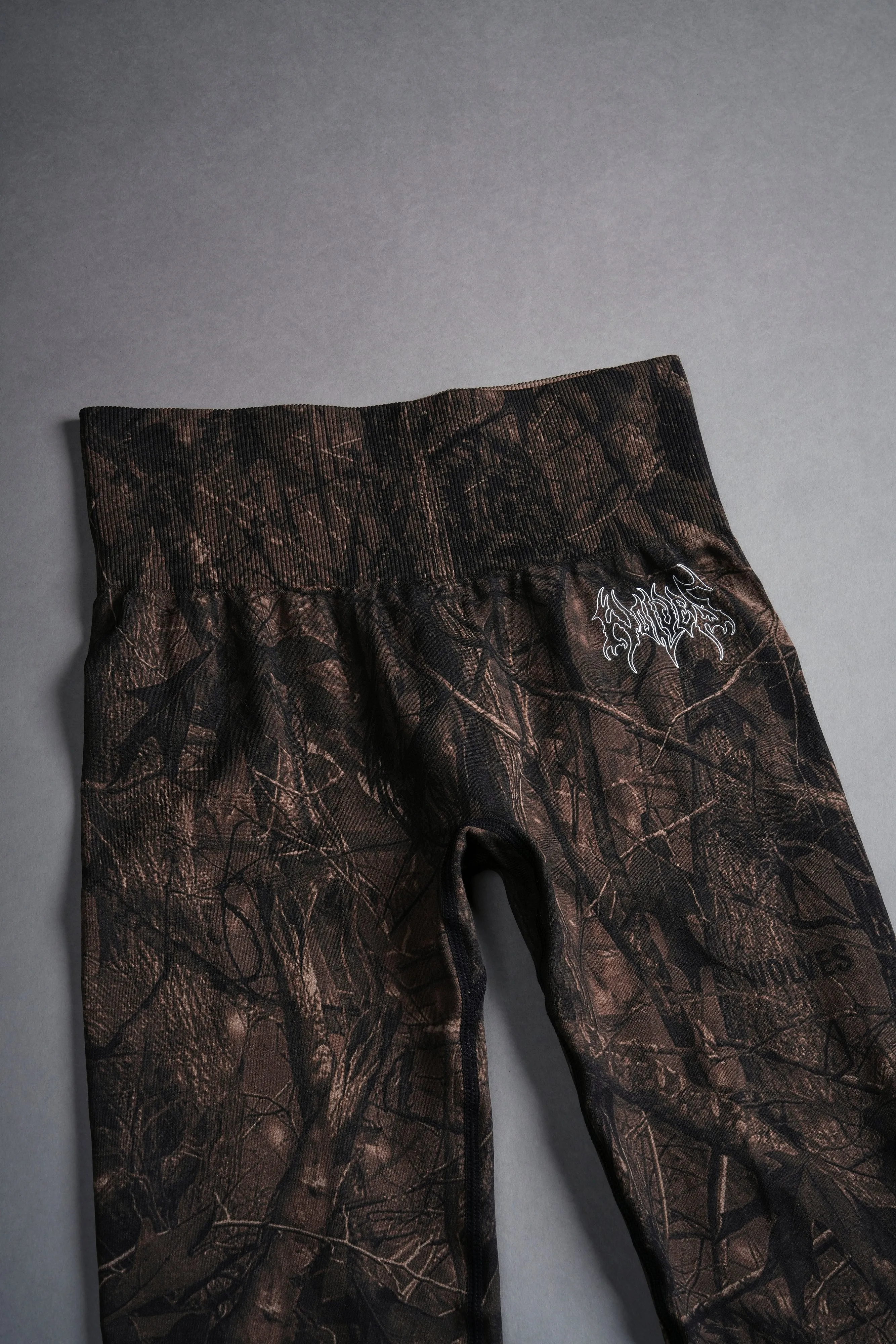 Hesh Forever "Everson Seamless" Scrunch Leggings in Brown Driftwood Forest Camo